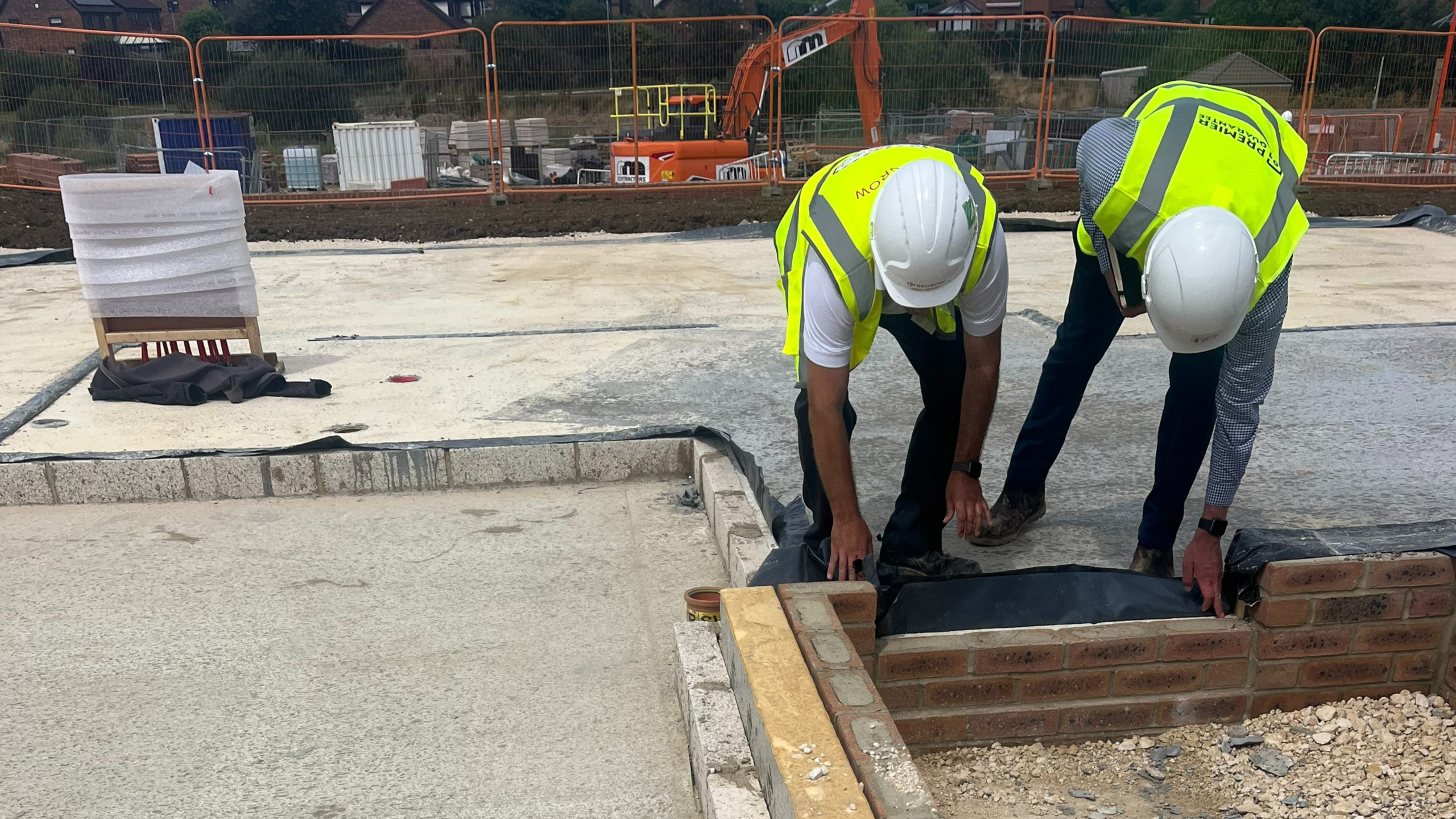 Redrow and Premier Guarantee inspecting 16:9- Redrow Case Study 7 Redrow and Premier Guarantee inspecting substructure